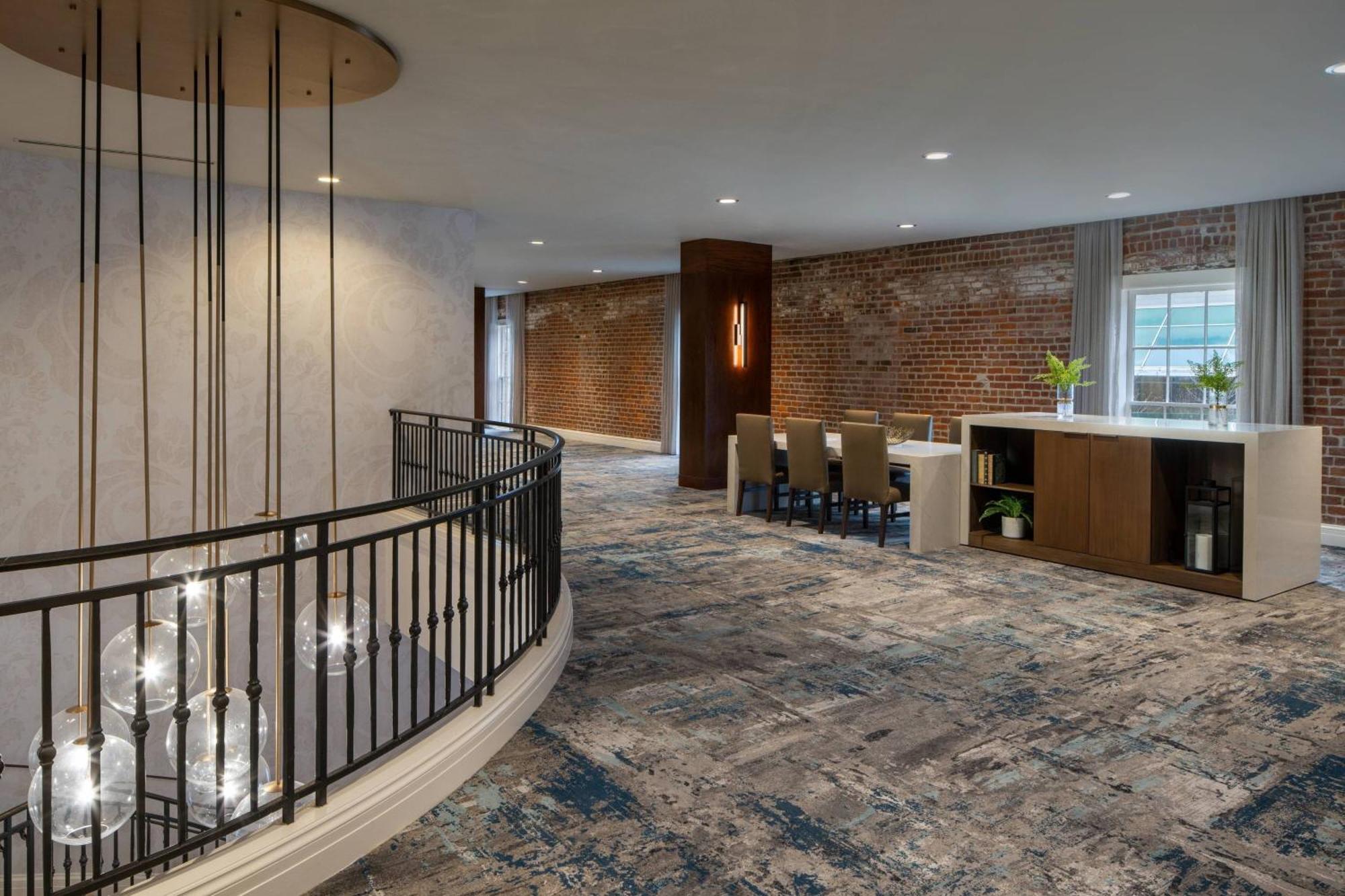 New Orleans Marriott Warehouse Arts District Hotel Exterior photo